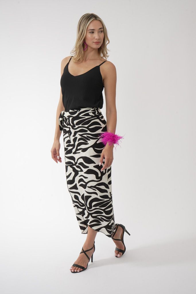 Black n white tropical fousta fakelos